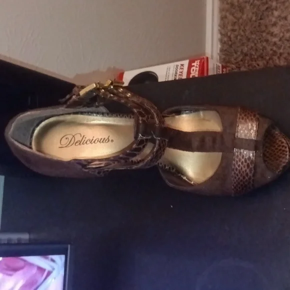 chocolate peek a boo toe - Picture 2 of 2